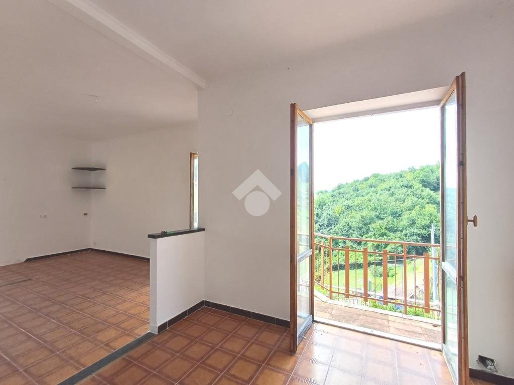 Three-room apartment Via Gen. Francesco Strata, Savignone - photo 3