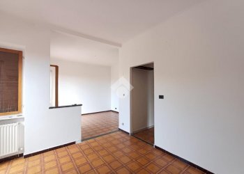 Three-room apartment Via Gen. Francesco Strata, Savignone - photo 2