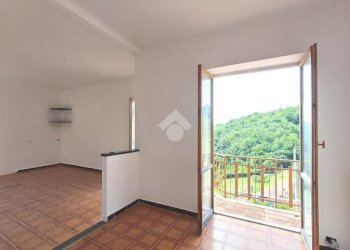 Three-room apartment Via Gen. Francesco Strata, Savignone - photo 3