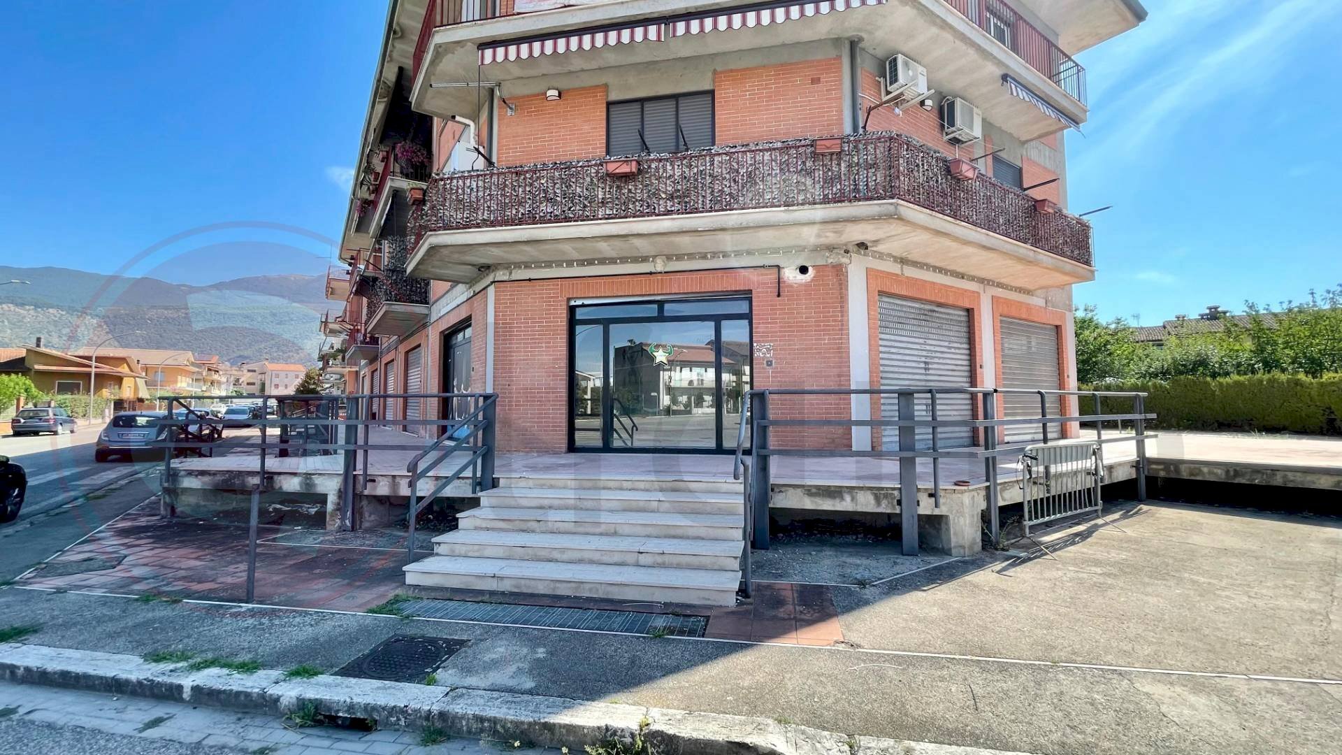 Locale Commerciale Piazza Paolo VI, Aquino - foto 1