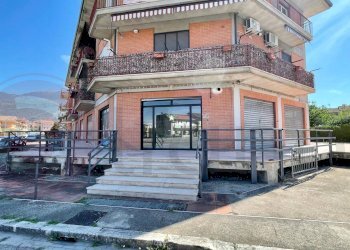 Locale Commerciale Piazza Paolo VI, Aquino - foto 1