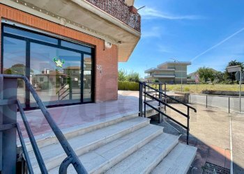 Locale Commerciale Piazza Paolo VI, Aquino - foto 3