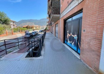 Locale Commerciale Piazza Paolo VI, Aquino - foto 4