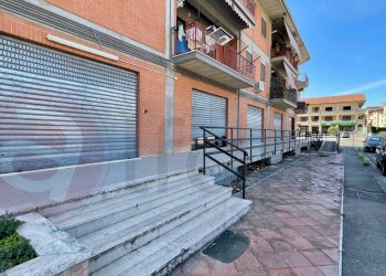 Locale Commerciale Piazza Paolo VI, Aquino - foto 5