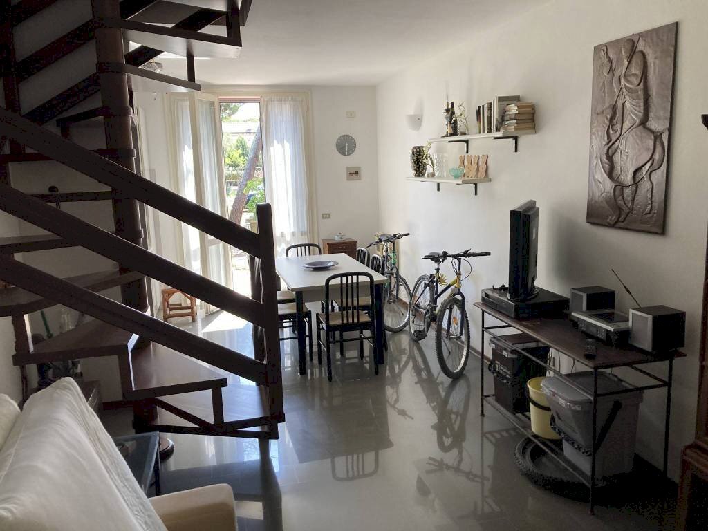 Salone - Villa a Schiera viale degli Oleandri, Ravenna (zona Porto Corsini) - foto 2