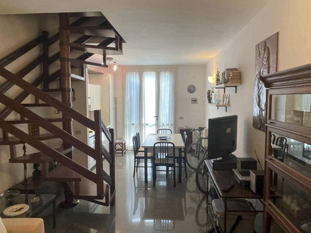 Soggiorno - Villa a Schiera viale degli Oleandri, Ravenna (zona Porto Corsini) - foto 1