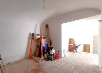 Negozio - Negozio piazza Lavagna, Genova (zona Centro Storico) - foto 3