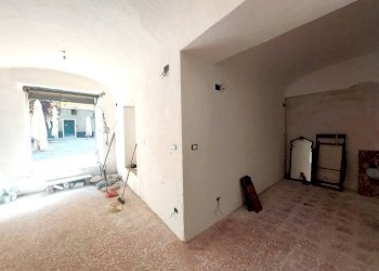 Negozio - Negozio piazza Lavagna, Genova (zona Centro Storico) - foto 4