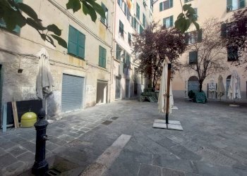 Vista - Negozio piazza Lavagna, Genova (zona Centro Storico) - foto 10