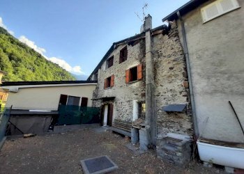 Facciata - Villa a Schiera via Carolo, 15, Ponte in Valtellina - foto 2
