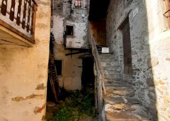 Facciata - Villa a Schiera via Carolo, 15, Ponte in Valtellina - foto 3