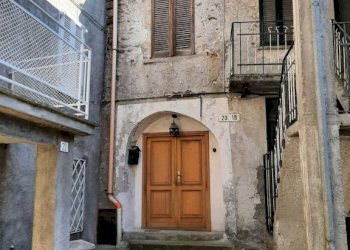 Facciata - Villa a Schiera via Carolo, 15, Ponte in Valtellina - foto 4