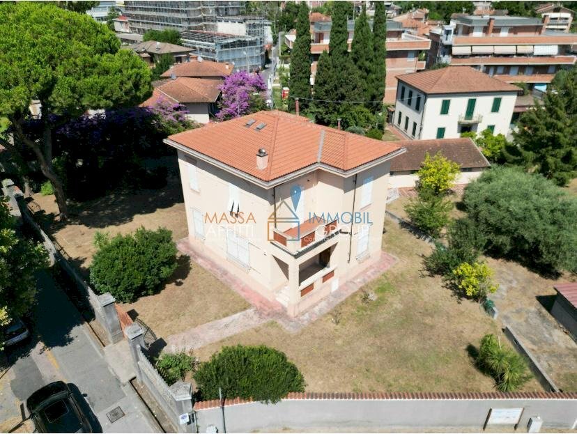 PHOTO-2024-08-06-16-34-50 2.jpg - Villa Viale Stazione 54, Massa - photo 2