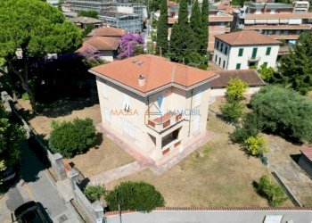 PHOTO-2024-08-06-16-34-50 2.jpg - Villa Viale Stazione 54, Massa - foto 2