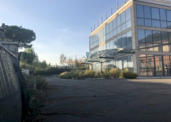 egDjiLSTQmmZ%w61S1vOng.jpg - Locale Commerciale Via degli Oliveti 20, Carrara - foto 4