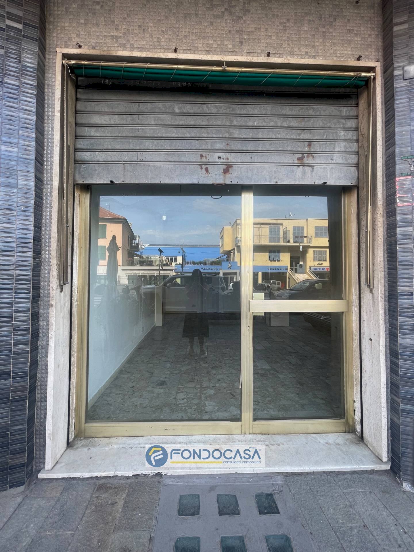 Commercial Activity via aurelia, Vado Ligure - photo 3