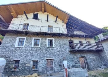 Stabile - Palazzo vallettaz, Allein, Italia, Allein - foto 1