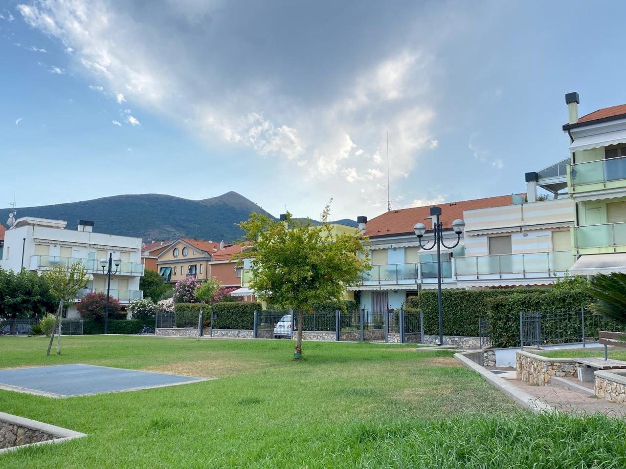 giardino condominiale - Three-room apartment Via Cianastri 11, Borghetto Santo Spirito - photo 1