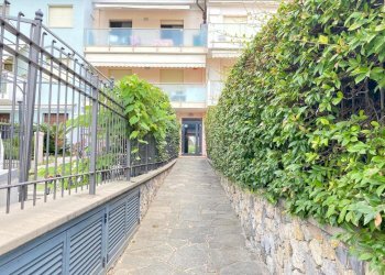 ingresso stabile - Three-room apartment Via Cianastri 11, Borghetto Santo Spirito - photo 3