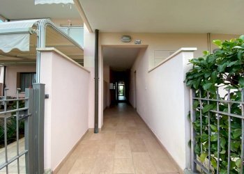 ingresso stabile - Three-room apartment Via Cianastri 11, Borghetto Santo Spirito - photo 4