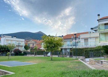 giardino condominiale - Three-room apartment Via Cianastri 11, Borghetto Santo Spirito - photo 1