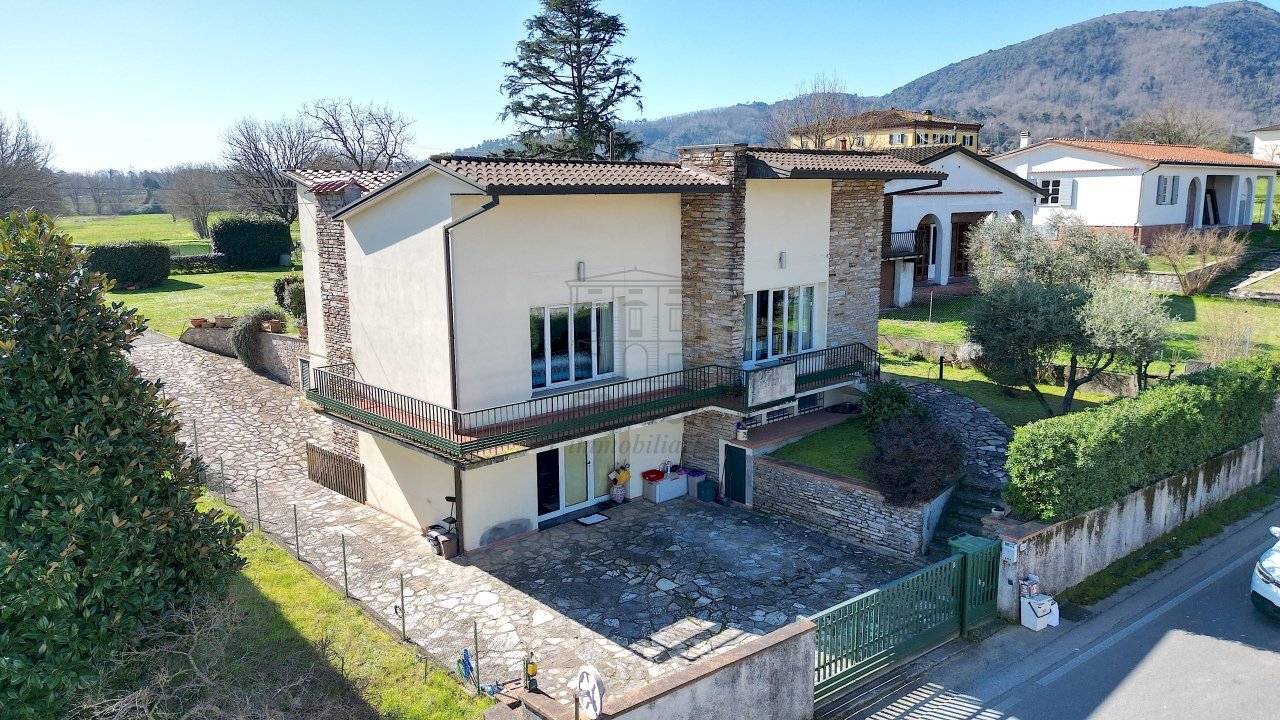 vendesi villa indipendente con giardino lucca DJI_ - Villa Via Sarzanese 4289, Lucca - photo 2