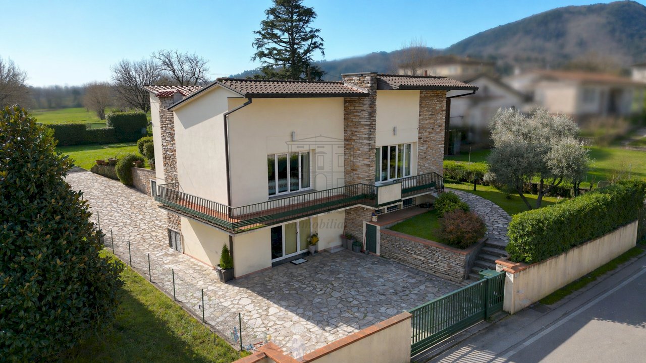 Vendesi Villa Lucca.png - Villa Via Sarzanese 4289, Lucca - foto 1