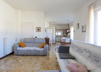 vendesi villa indipendente con giardino lucca IMG_ - Villa Via Sarzanese 4289, Lucca - foto 6