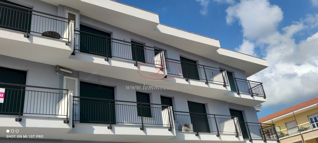 ELEGANTE TRILOCALE NUOVO-ULTIMO PIANO - Three-room apartment Via Diano Calderina 3, Diano Marina - photo 1