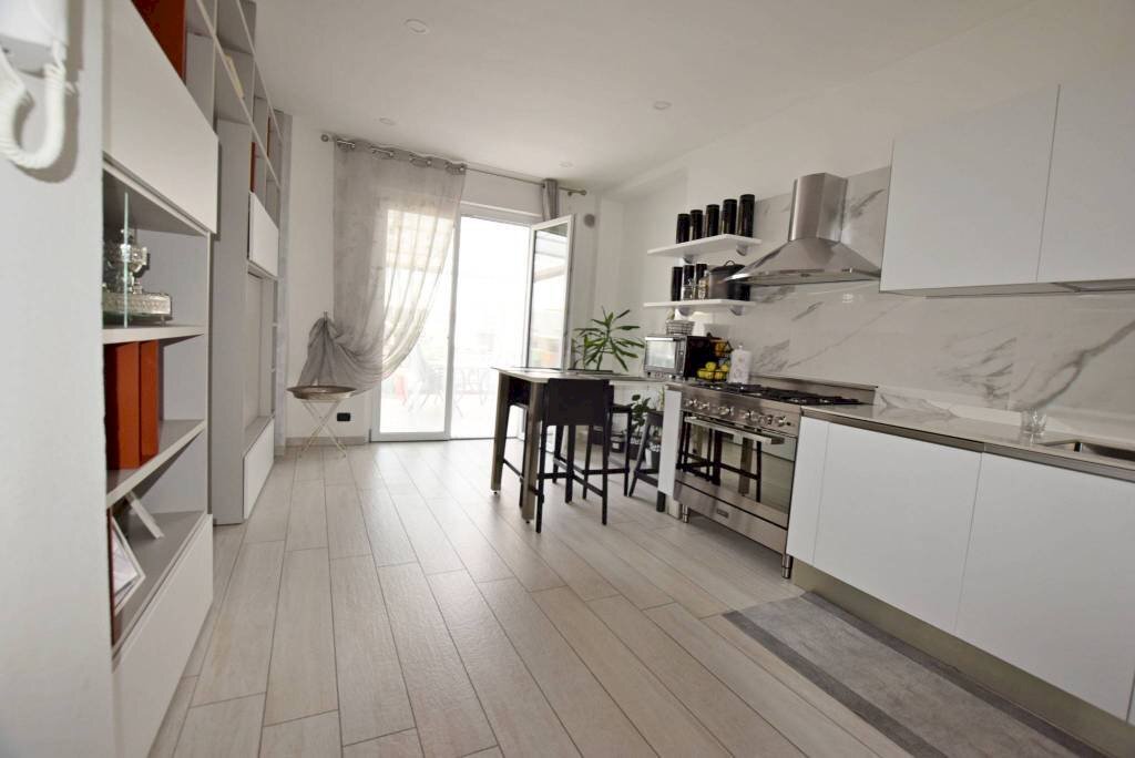 CUCINA - Appartamento via Cuneo, 23, Mondovì - foto 2