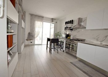 CUCINA - Appartamento via Cuneo, 23, Mondovì - foto 2