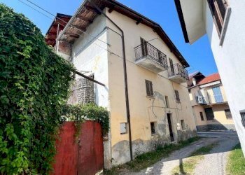 FACCIATA - Casa indipendente piazza Cesare Battisti, 5, Chiusa di Pesio - foto 1
