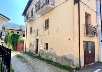 FACCIATA - Casa indipendente piazza Cesare Battisti, 5, Chiusa di Pesio - foto 3