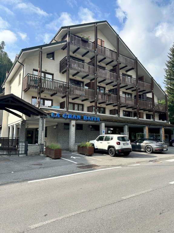 Facciata - Ristorante viale della Vittoria, Bardonecchia - foto 1