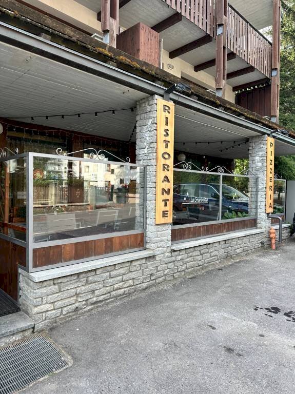 Zona - Ristorante viale della Vittoria, Bardonecchia - foto 3