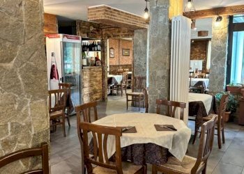 Interno non residenziale - Ristorante viale della Vittoria, Bardonecchia - foto 6