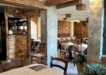 Interno non residenziale - Ristorante viale della Vittoria, Bardonecchia - foto 13
