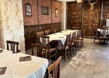 Interno non residenziale - Ristorante viale della Vittoria, Bardonecchia - foto 14