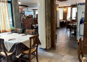 Interno non residenziale - Ristorante viale della Vittoria, Bardonecchia - foto 25