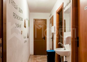 disimpegno - antibagno - Commercial Premises Via Traversa, Livorno - photo 26