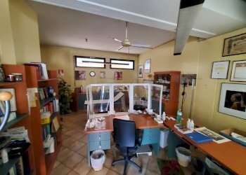 Shop Via Carlo Alberto Dalla Chiesa, Modena - photo 22