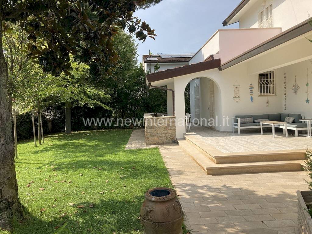 Facciata - Giardino - Villa via Lorenzo Viani, Forte dei Marmi - photo 2