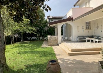 Facciata - Giardino - Villa via Lorenzo Viani, Forte dei Marmi - foto 2