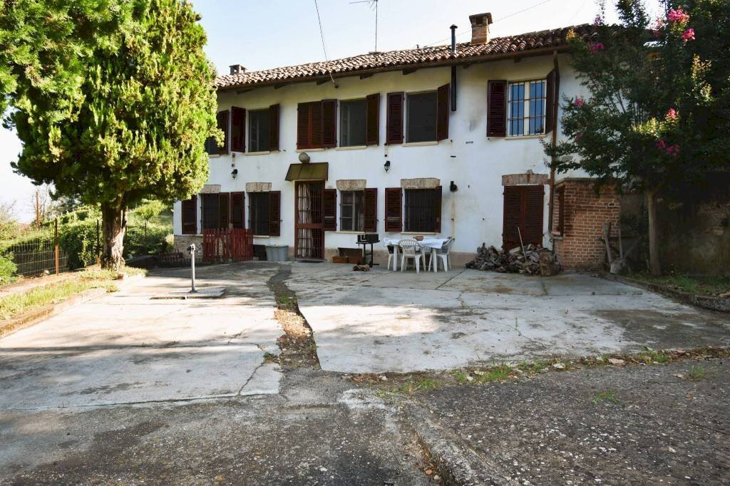 Facciata - Rustico via Rocca d'Arazzo, Montegrosso d'Asti - foto 2