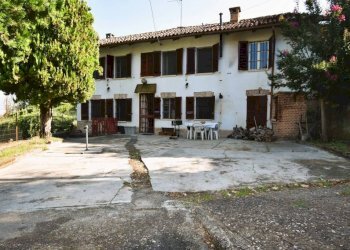 Facciata - Rustico via Rocca d'Arazzo, Montegrosso d'Asti - foto 1