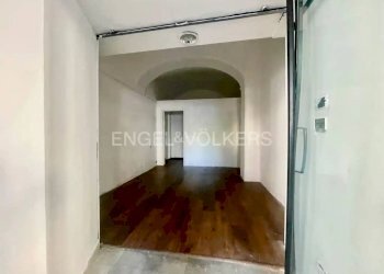 Interno palazzo - Shop Cuneo (neighborhood Centro) - photo 4