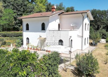 vendesi villetta indipendente con giardino capanno - Casale Via di Tiglio, Capannori - photo 3