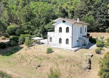 vendesi villetta indipendente con giardino capanno - Casale Via di Tiglio, Capannori - photo 4