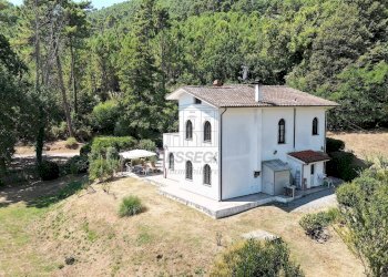 vendesi villetta indipendente con giardino capanno - Casale Via di Tiglio, Capannori - photo 5