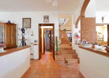 vendesi villetta indipendente con giardino capanno - Casale Via di Tiglio, Capannori - photo 14